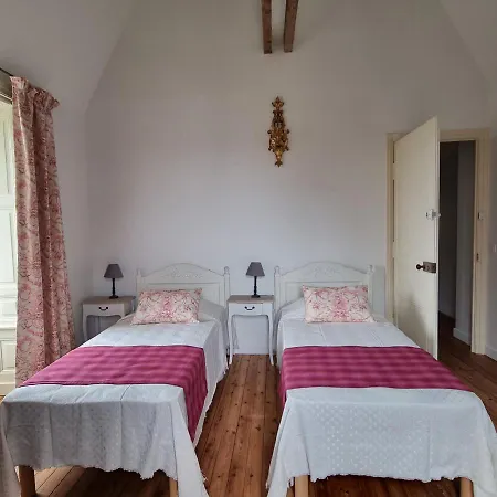 D'hotes Chateau De Etienne Du Bois Bed & Breakfast