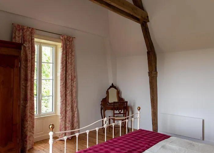 D'hotes Chateau De Etienne Du Bois B&B